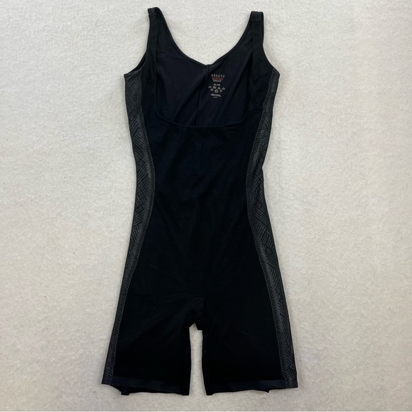 ASSETS Red Hot Label by Spanx Luxe & Lean Open-Bust Mid-Thigh Body Briefer Sz XL - Picture 1 of 9